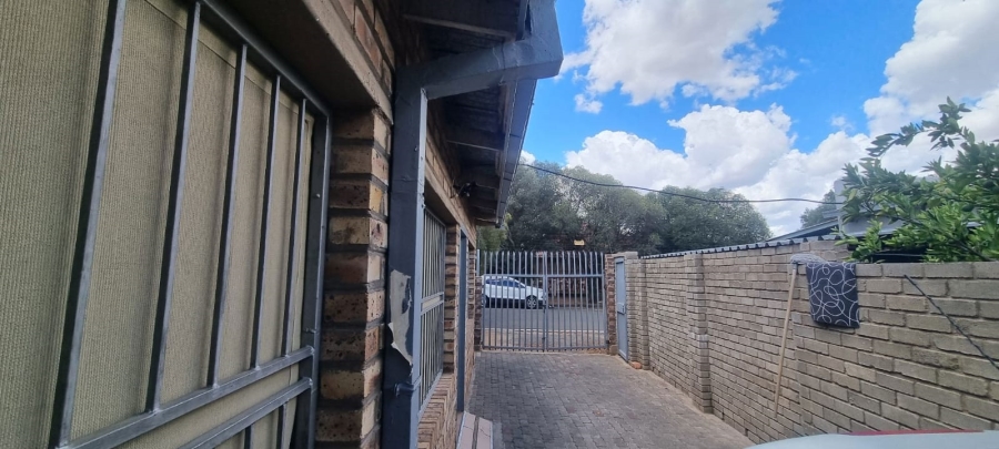 4 Bedroom Property for Sale in Beaconsfield Northern Cape